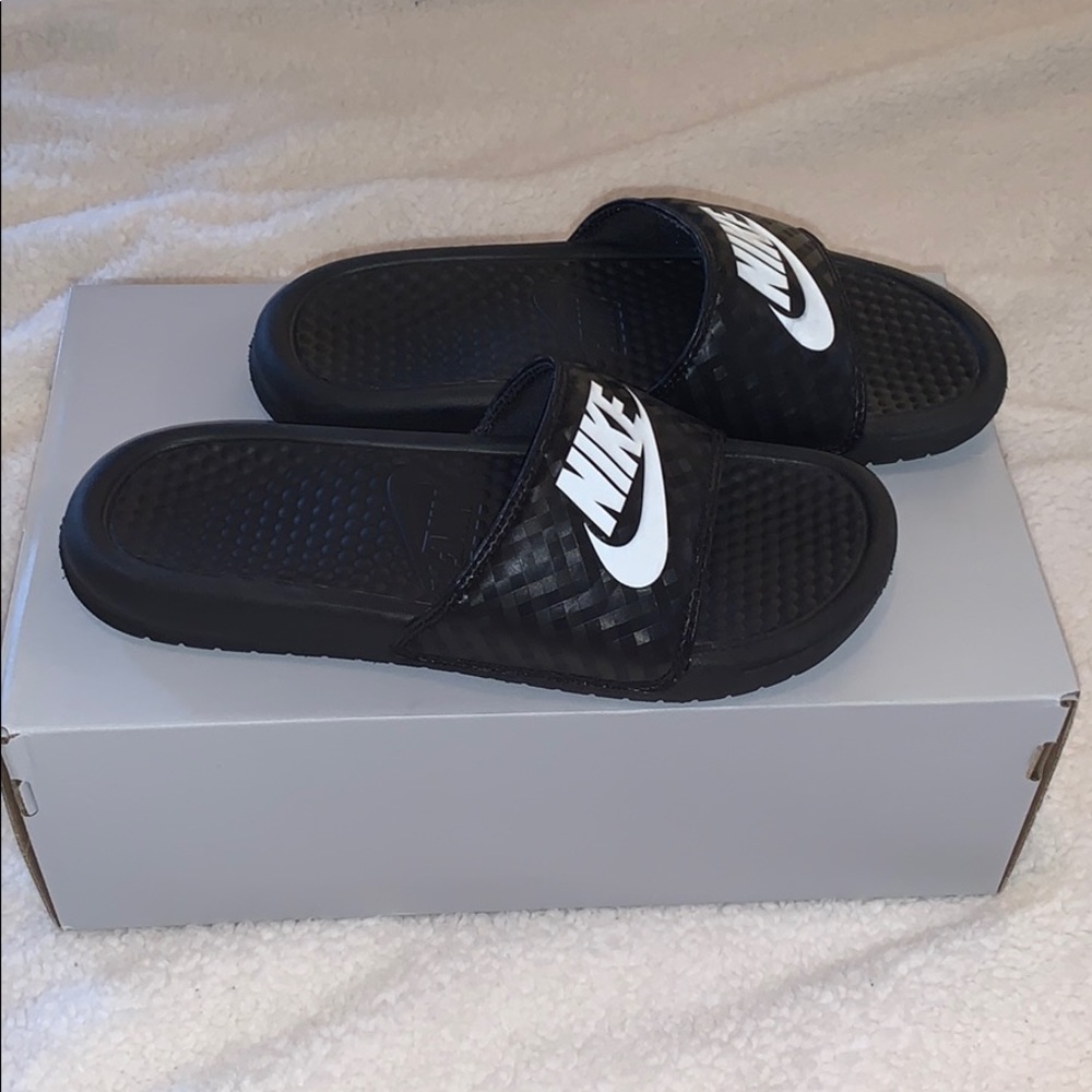 Nike Slides - Picture 2 of 3
